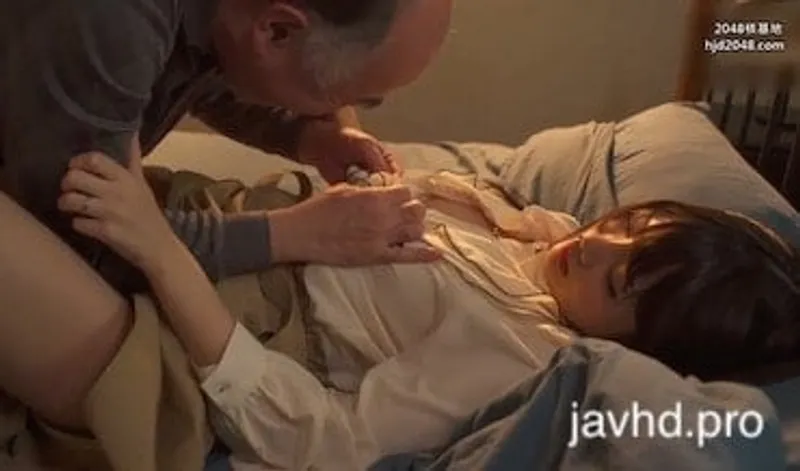 Chồng yêu đi vắng cô vợ bị lão già cạnh bên nhà hiếp suzu harumiya